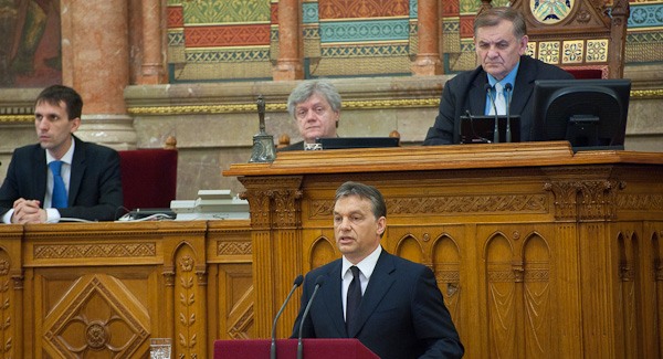 Orbán félidőben, elemez a Spiegel