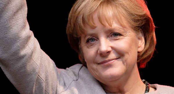 Merkel: nagyobb hatalmat az Európai Bizottságnak