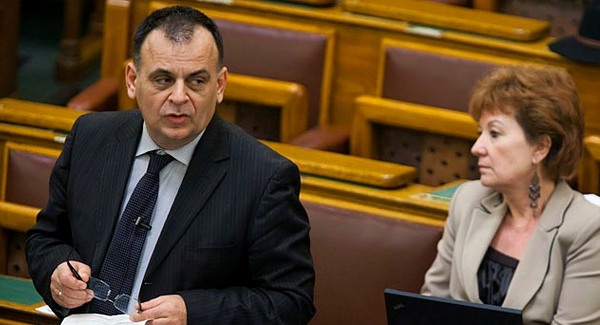 MSZP: a Fidesznek vissza kell hívnia Vargát 