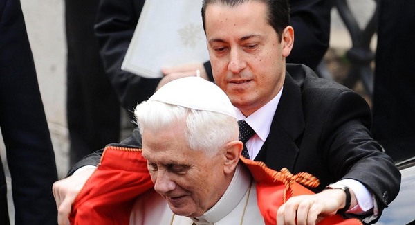 Fél a Vatikán, hogy kipakol a komornyik