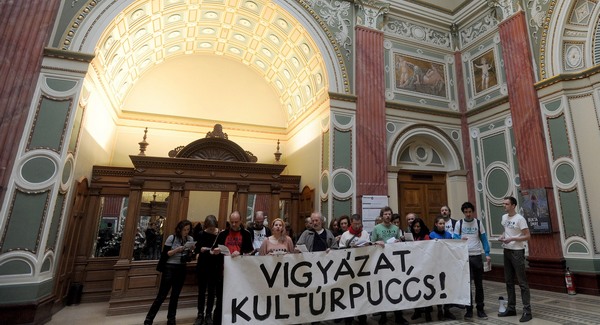 Vigyázat, kultúrpuccs!