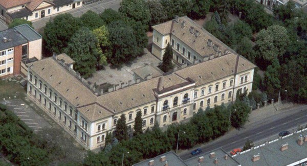 Orgiákra biztatott a református gimnázium tanára