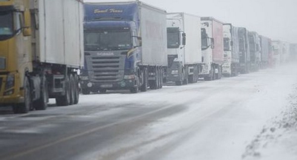 Állami vezetőket menesztettek a hókáosz miatt