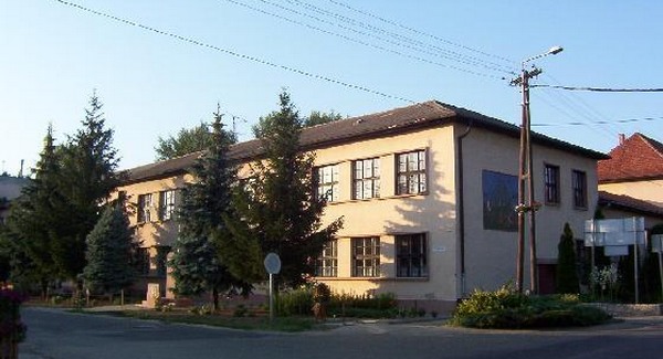 Lajos bácsi, a vetkőztetős paptanár