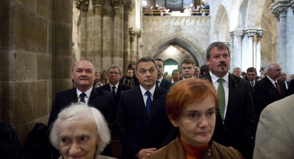 Orbán templomban is hazudik